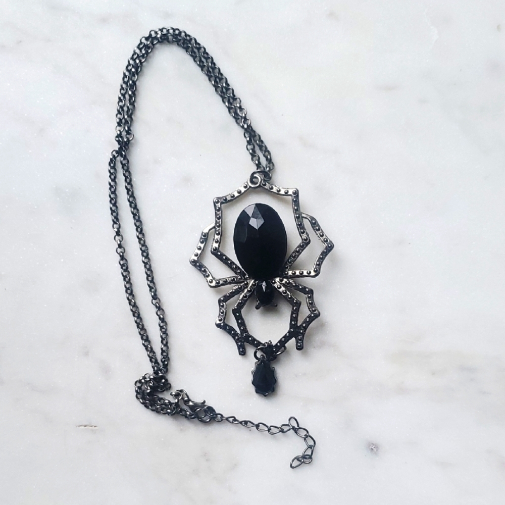 Elegant Black Spider Pendant Necklace